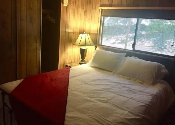 Tillie Creek Retreat: A Creekside Oasis