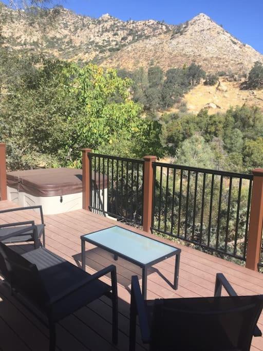 Tillie Creek Retreat: A Creekside Oasis