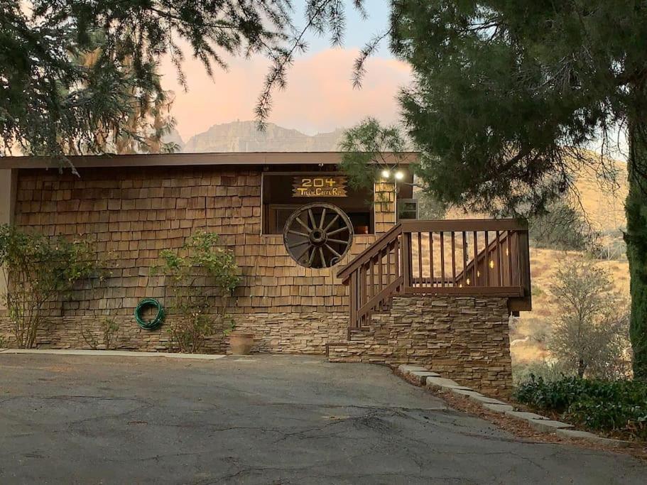 Tillie Creek Retreat: A Creekside Oasis Holiday home Wofford Heights