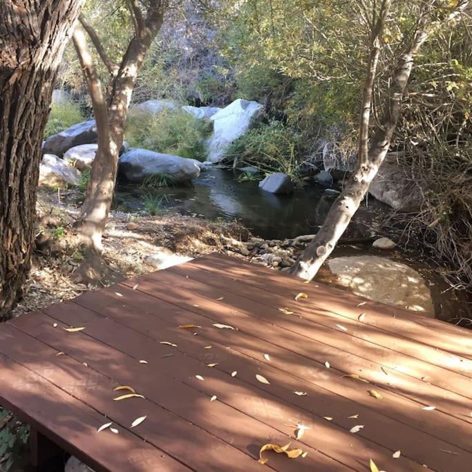 Tillie Creek Retreat: A Creekside Oasis Holiday home