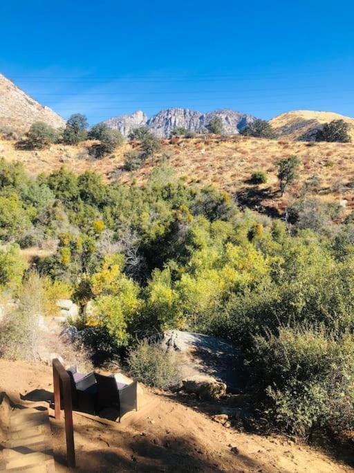 Tillie Creek Retreat: A Creekside Oasis Holiday home *