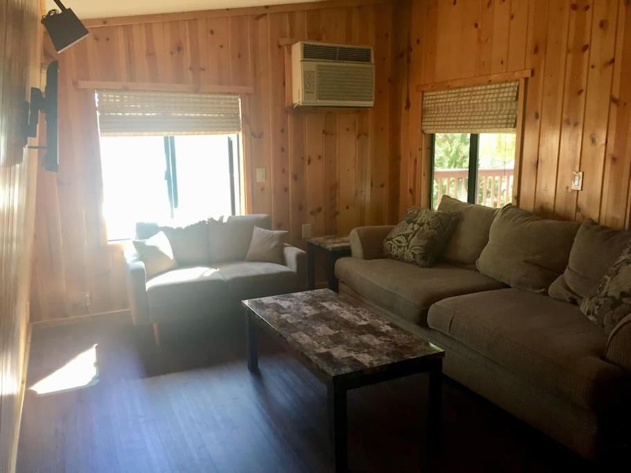 Tillie Creek Retreat: A Creekside Oasis * Wofford Heights