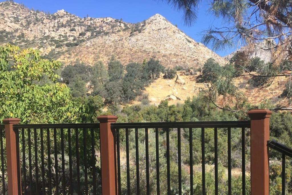 Tillie Creek Retreat: A Creekside Oasis Holiday home *
