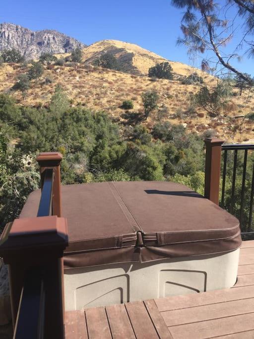 Tillie Creek Retreat: A Creekside Oasis *