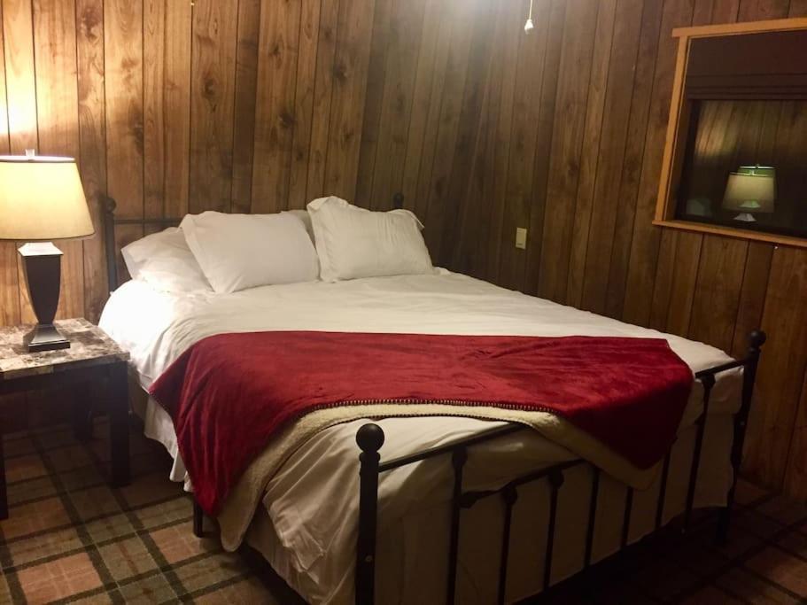 Tillie Creek Retreat: A Creekside Oasis Holiday home *
